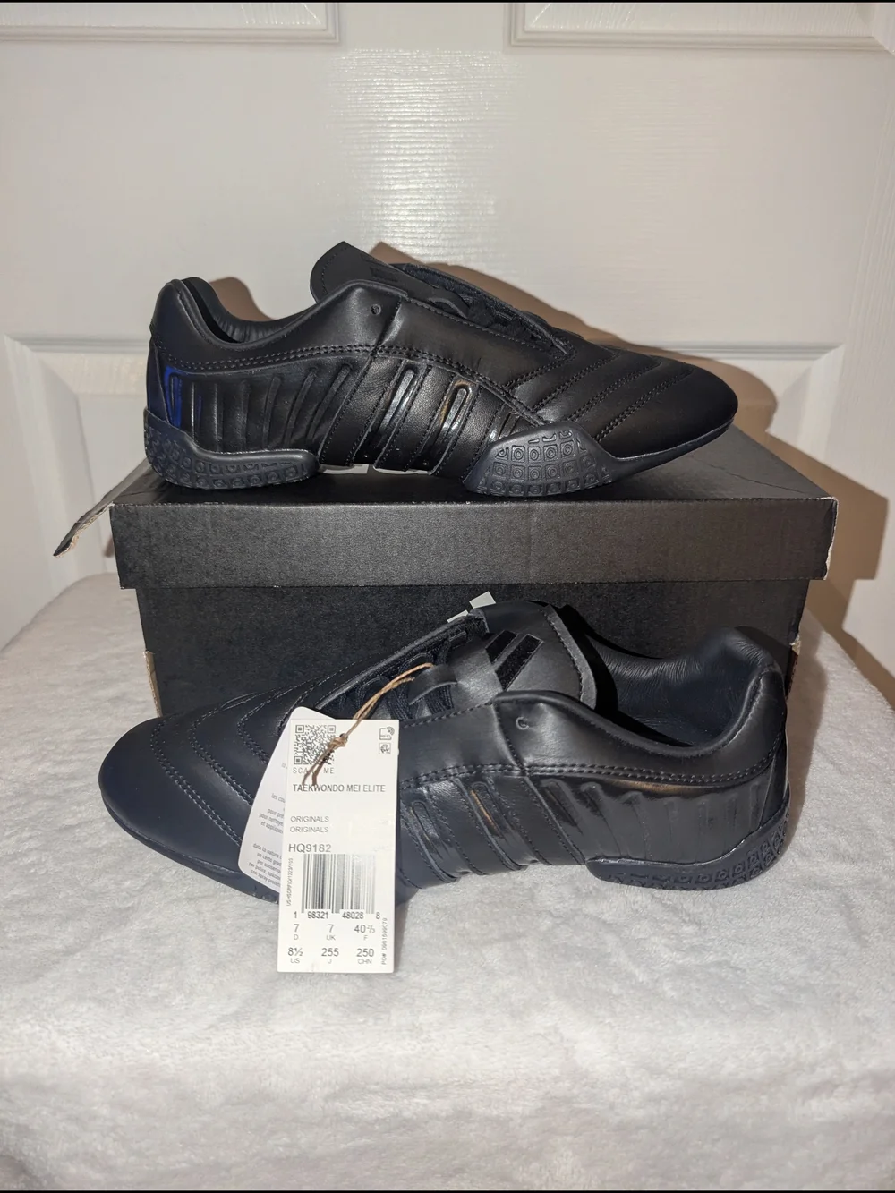 adidas triple black